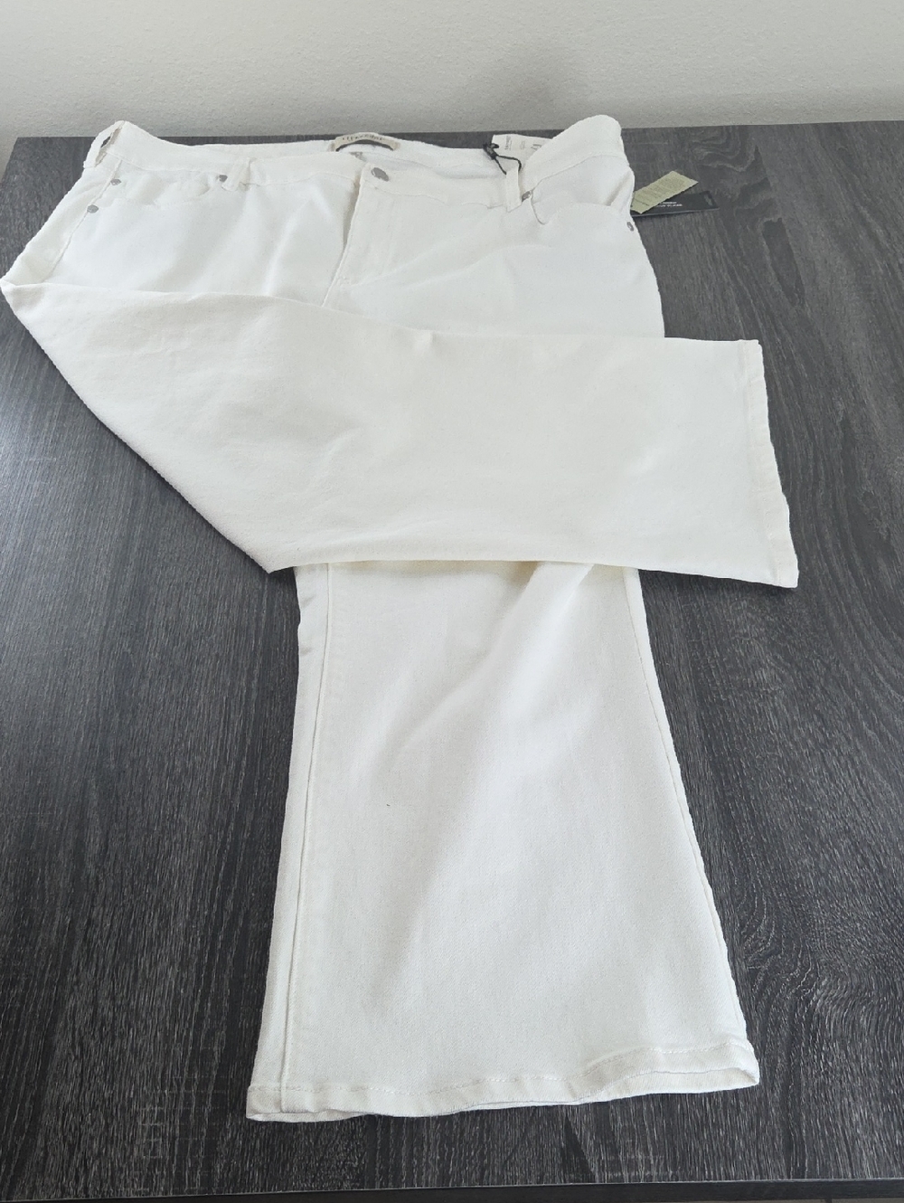 Liverpool Los Angeles ECO Women’s White 20W Hannah Crop FLARE Jeans